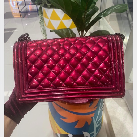 Rare🔥🔥Chanel Metallic Hot Pink Patent Medium Boy Bag - Picture 14 of 16
